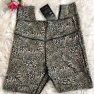 New with tags NIKE Tight fit Mid-rise leggings 7/8
